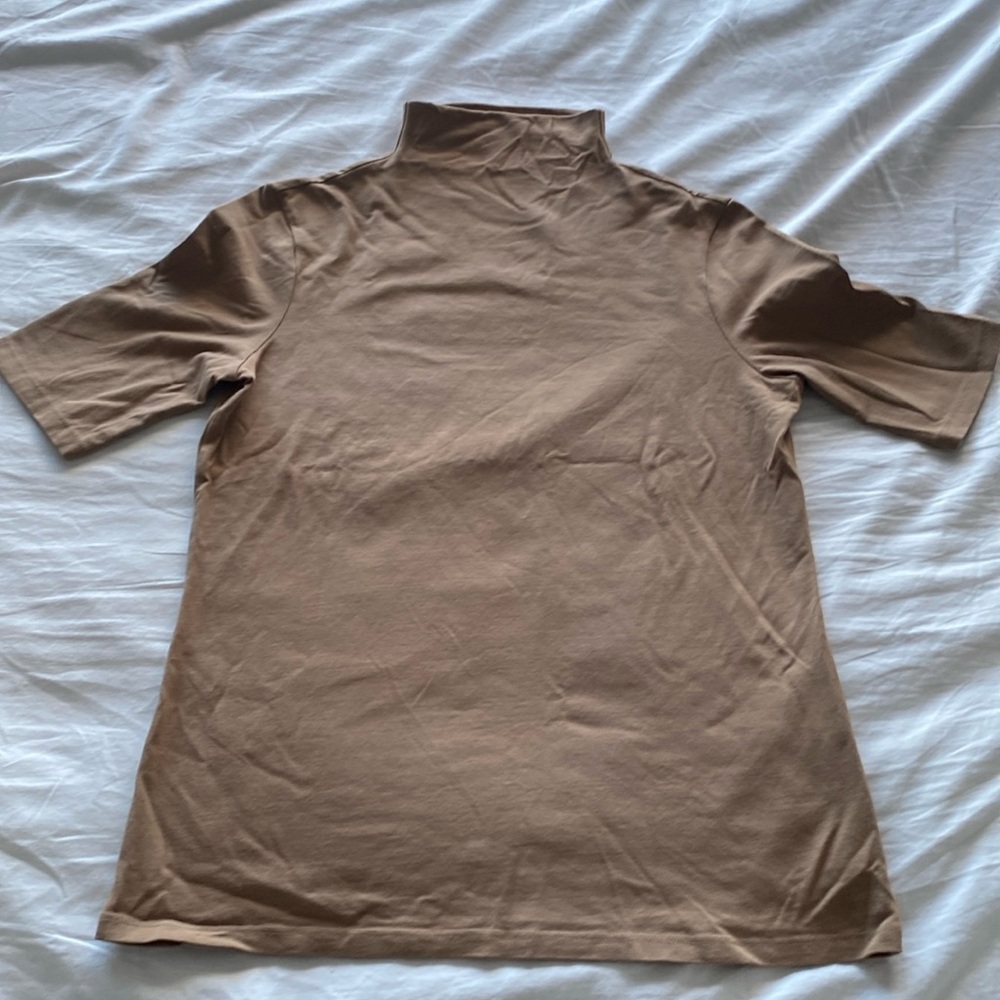 Theory short sleeve turtleneck shirt 94% Pima cotton